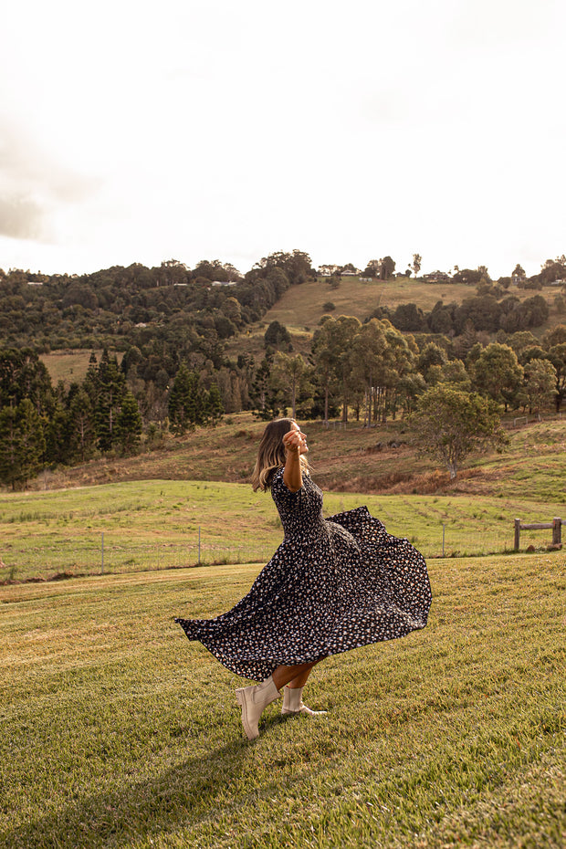 FLORES TIERED SHIRRED DRESS - BLACK